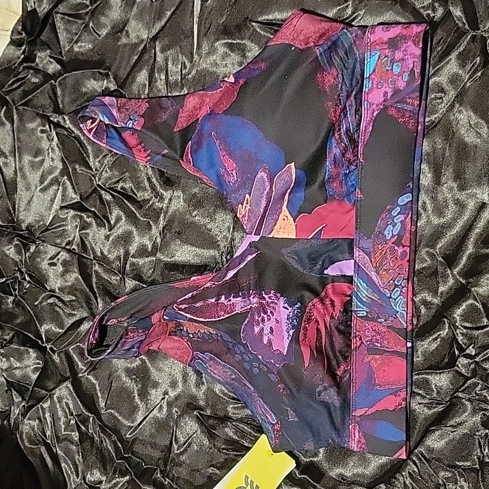 NWT Twist Back Sports Bra